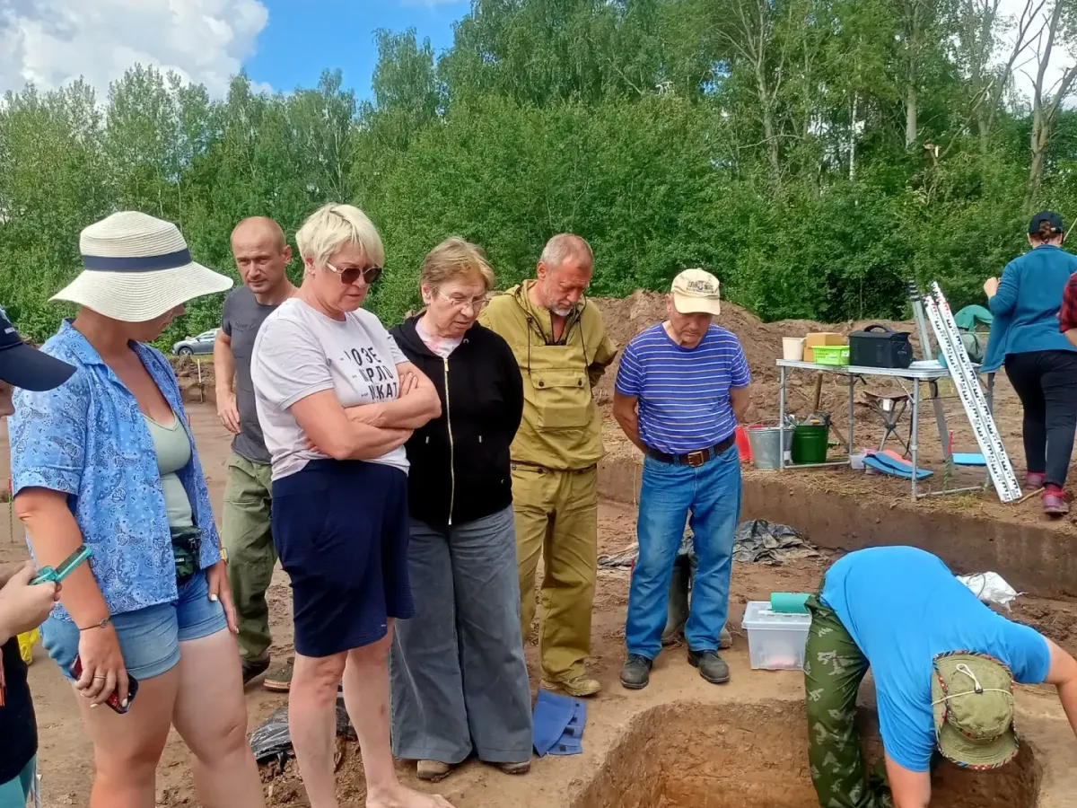 Географы исследуют древний могильник Нижегородской области