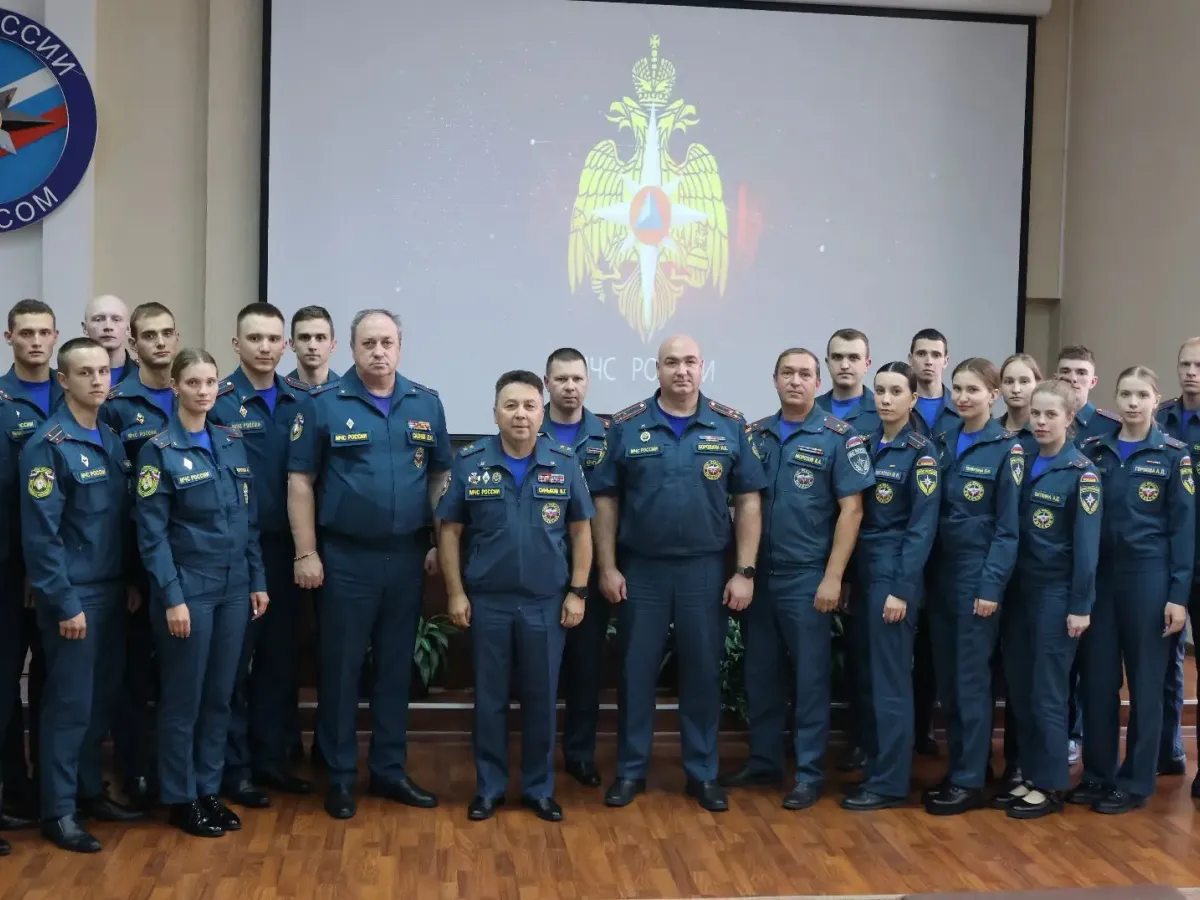 Молодёжь в погонах