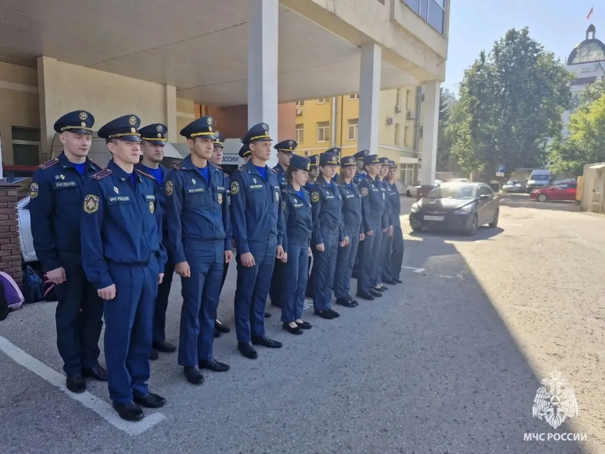 Молодёжь в погонах