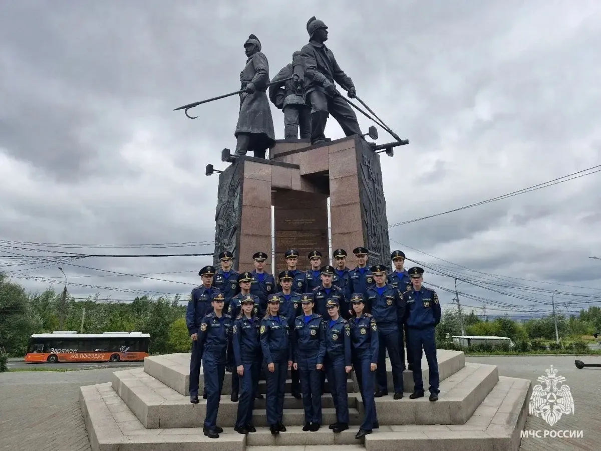 Молодёжь в погонах