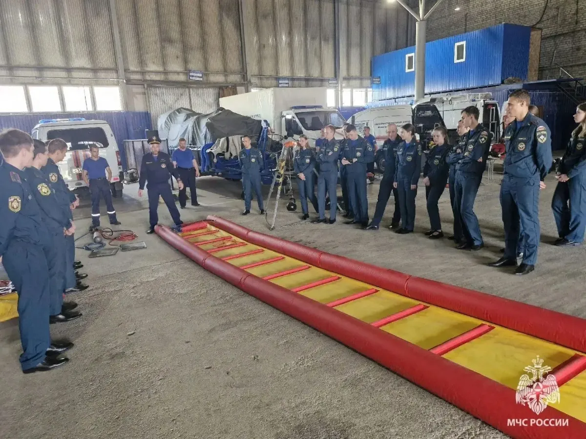 Молодёжь в погонах