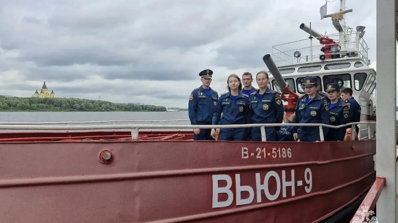 Молодёжь в погонах