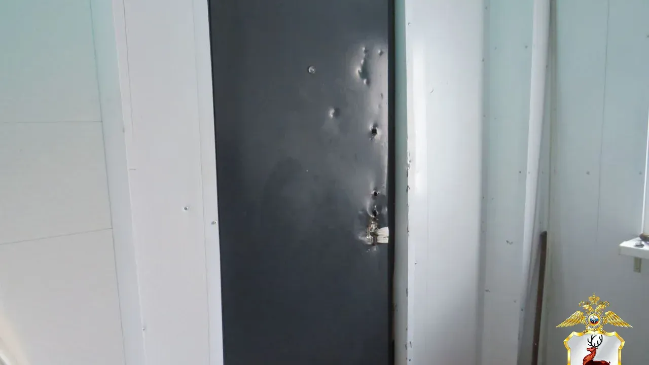 Мужчина из Краснобаковского района осуждён за хищение денег с банковских карт своего брата, пропавшего на СВО, и повреждение его дома